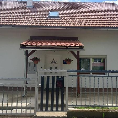 Keti Apartment Plaški Exterior foto